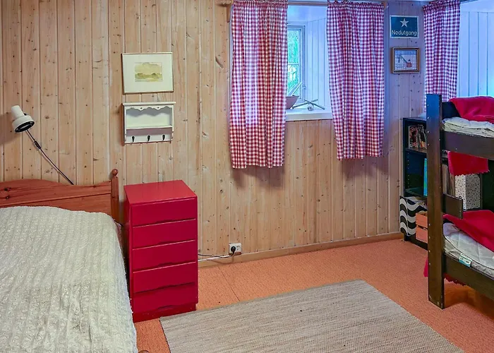 Semesterbostad Awesome In Omlid With House A Mountain View